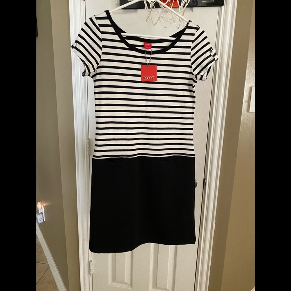 Esprit women black and white striped knitted dress size Medium. New with tag.